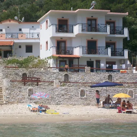 Dolphins House アパート コイニラ