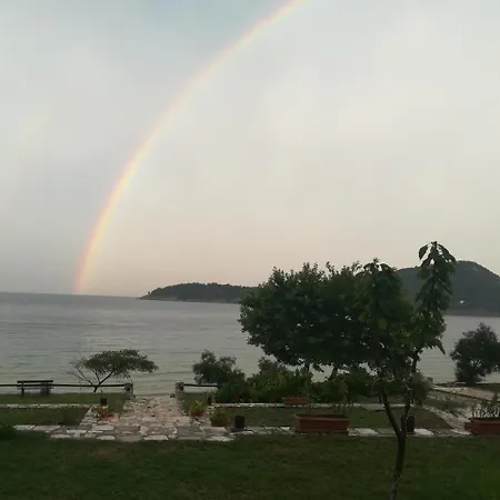 Dolphins House アパート