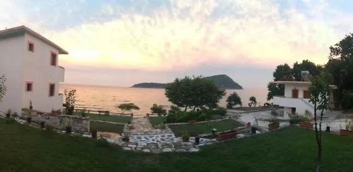 Dolphins House * コイニラ