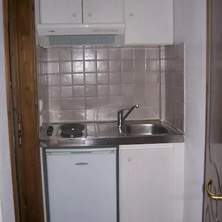 Dolphins House Apartmán Koinira