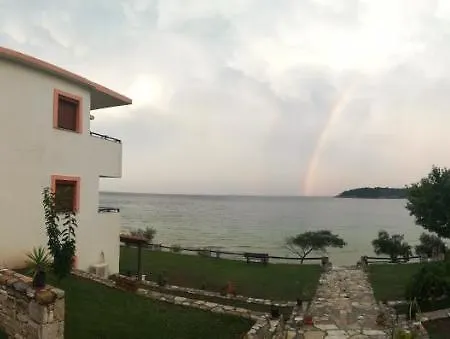 Dolphins House * Kinira