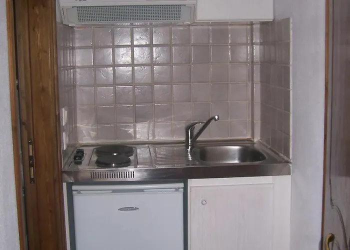 Dolphins House Apartament Koinira